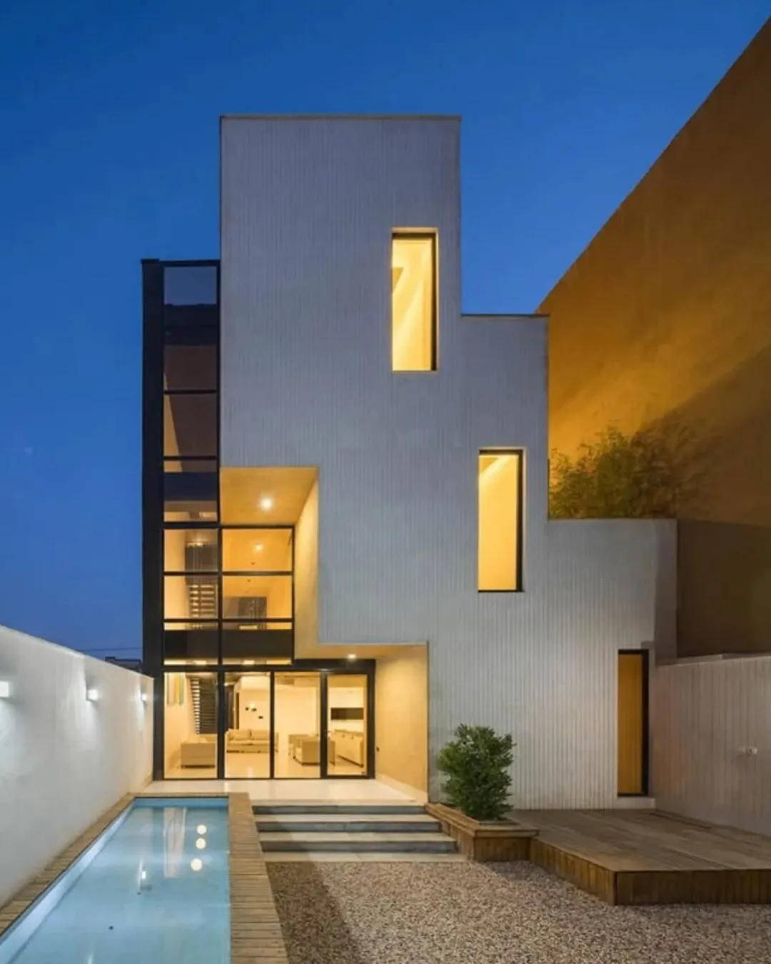 ساختمان نیم رخ کرمان