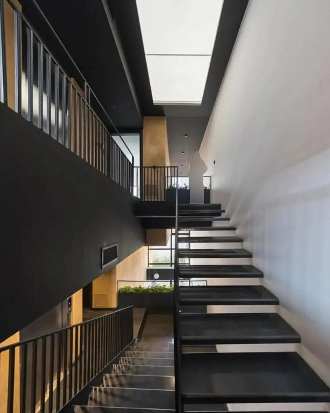 ساختمان نیم رخ کرمان