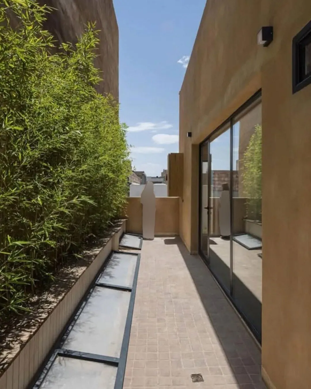 ساختمان نیم رخ کرمان